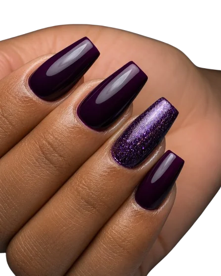 Alongamento roxo escuro com unha em glitter